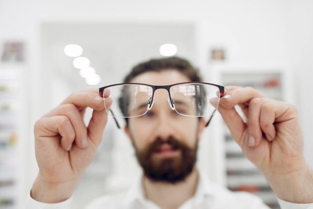 Contact lenses specialist in Delhi